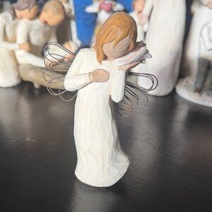 Willow Tree Angel with Cream Gown and Tan Hair